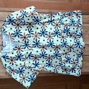 ScrubWorks Floral Top in Blue, Brown, and Green Size XL